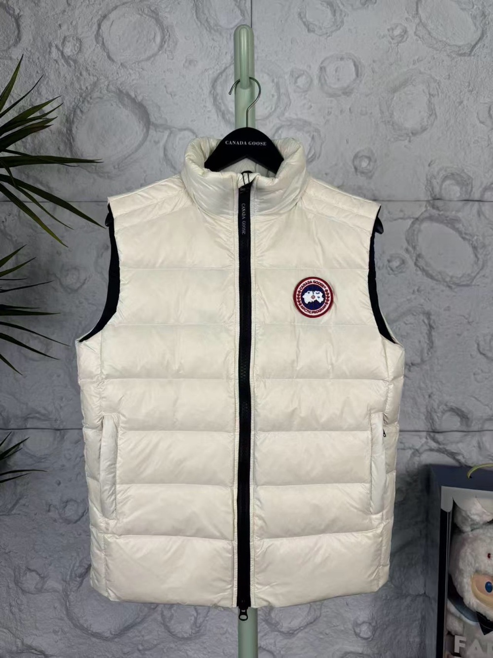 ❤️Canada Goose Cream Quilted Down Vest with Black Trim and Logo Patch